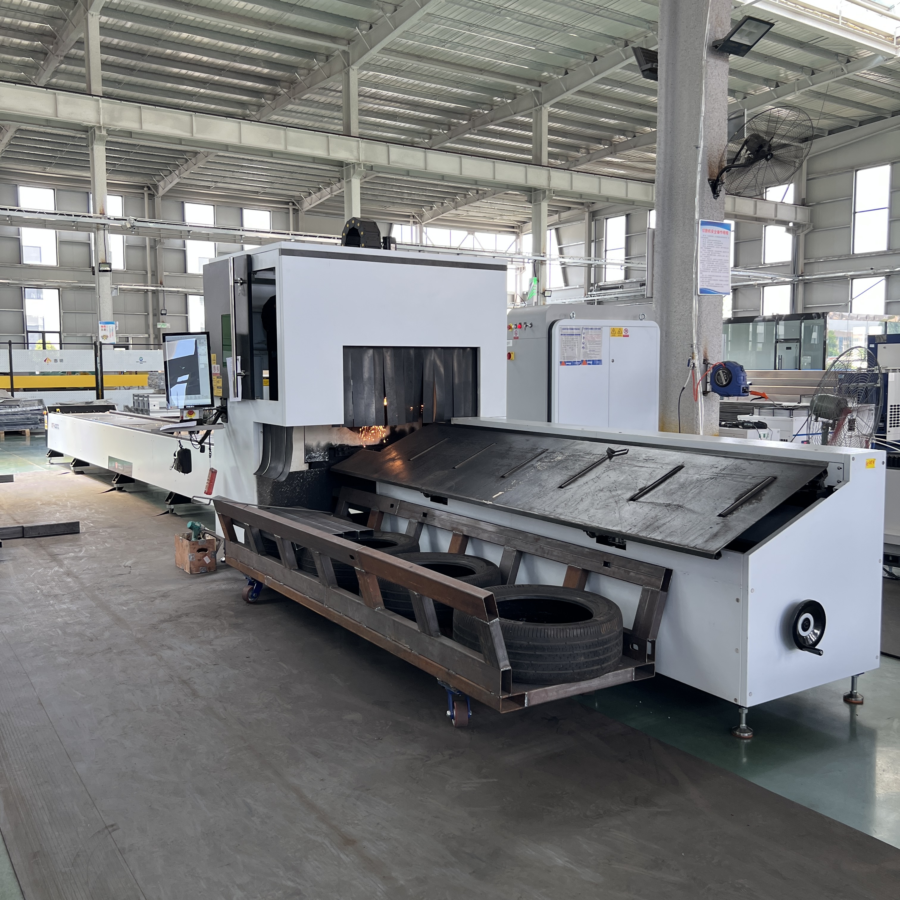6020 Precision CNC Laser Tube Cutting Machine Automatic Stainless Steel Pipe