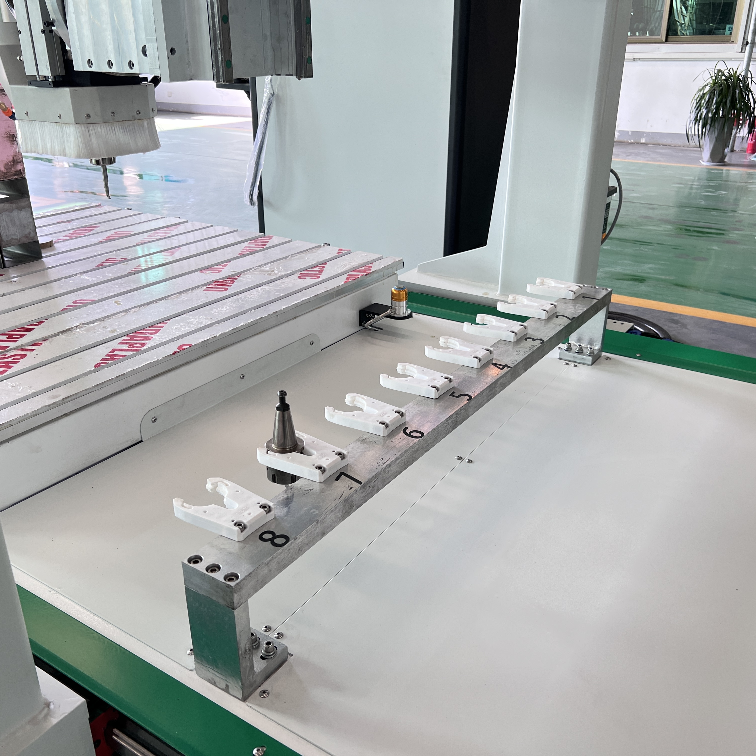 Linear type tool change