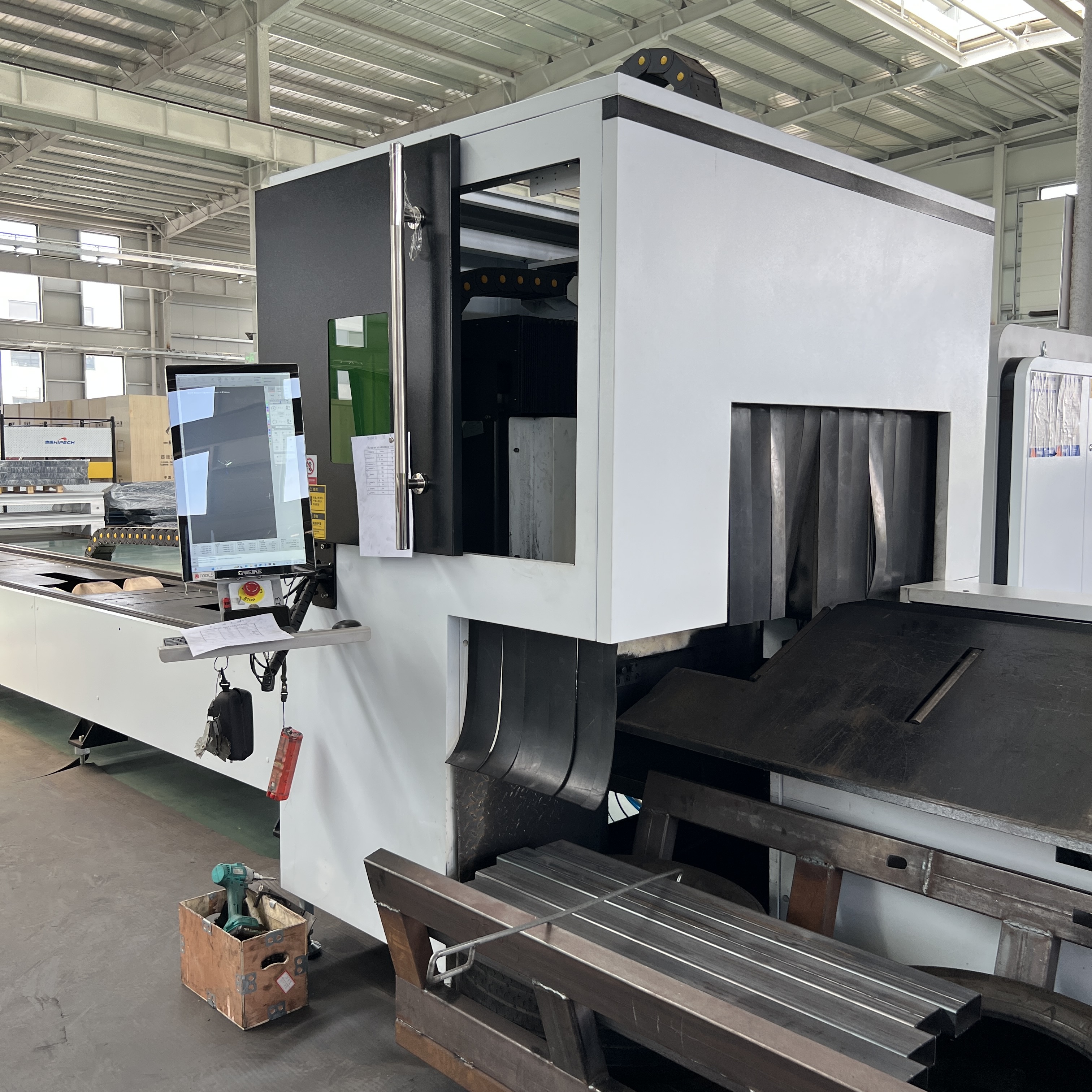 laser tube cutting with display screen