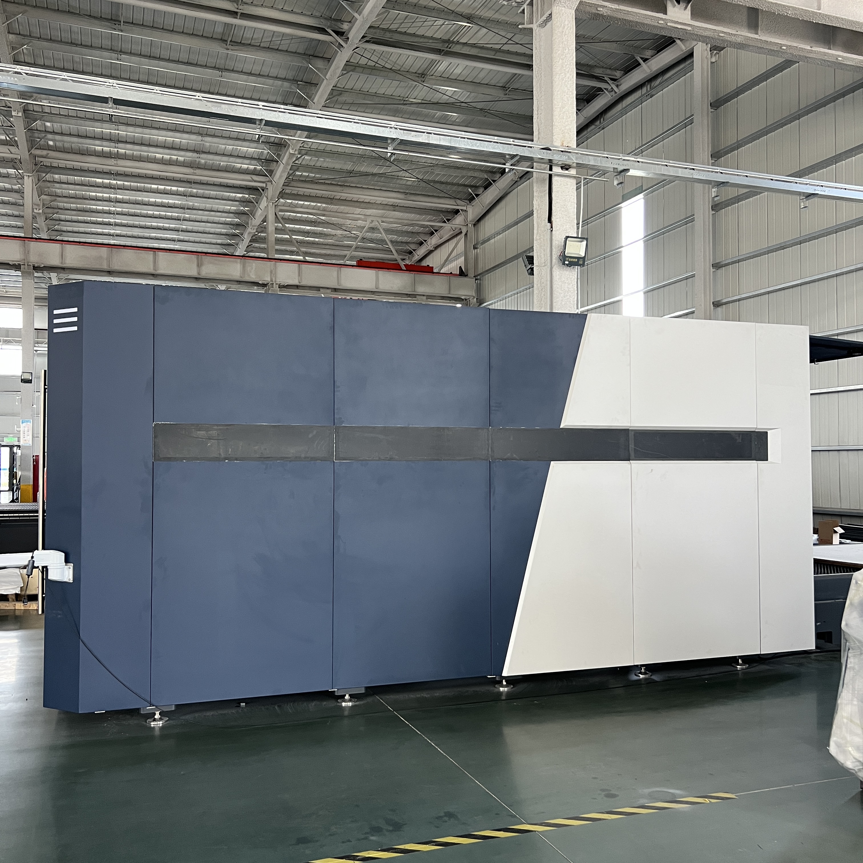 Fully Enclosed Fiber Laser Cutting Machine